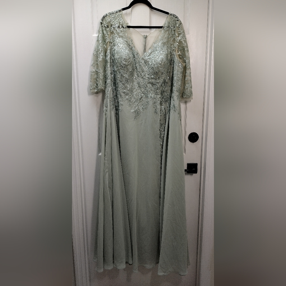 Elegant Celedon Green Lace Evening Gown